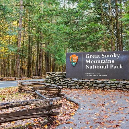Dew South, 2 Bedrooms, Sleeps 8, Views, Arcade, Hot Tub, Pet Friendly Gatlinburg Buitenkant foto