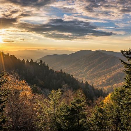 Dew South, 2 Bedrooms, Sleeps 8, Views, Arcade, Hot Tub, Pet Friendly Gatlinburg Buitenkant foto