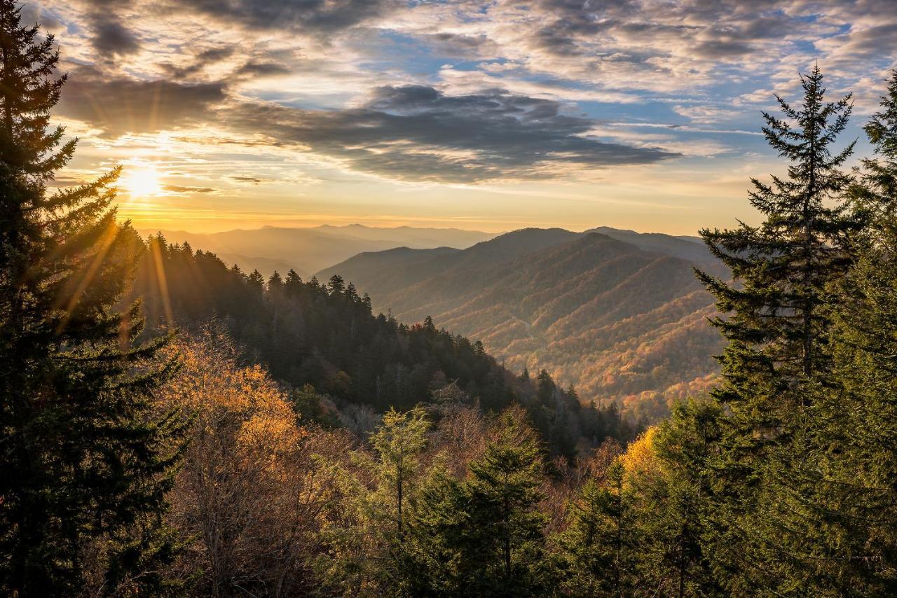 Dew South, 2 Bedrooms, Sleeps 8, Views, Arcade, Hot Tub, Pet Friendly Gatlinburg Buitenkant foto